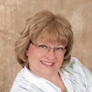 Profile photo of Suzanne Hoos